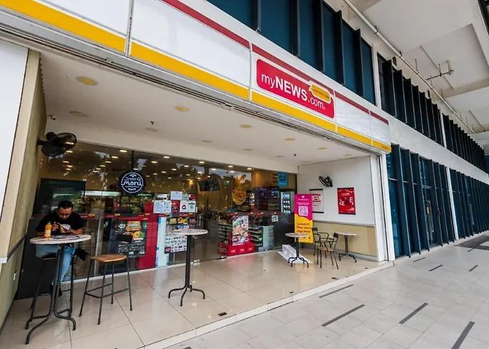 Simplicity Cozy For 2 -Trefoil Setia Alam- Near Setia City Mall-Setia Convention Centre