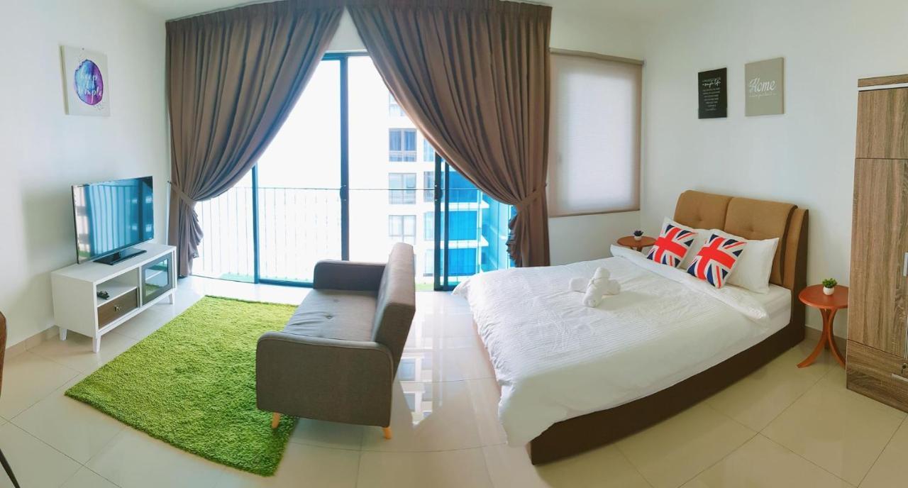 Simplicity Cozy For 2 -trefoil Setia Alam- Near Setia Mall-setia Convention Centre