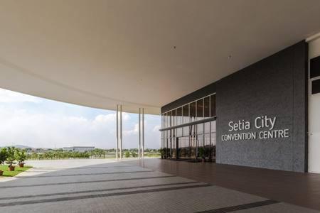 Simplicity Cozy For 2 -trefoil Setia Alam- Near Setia Mall-setia Convention Centre Apartment *