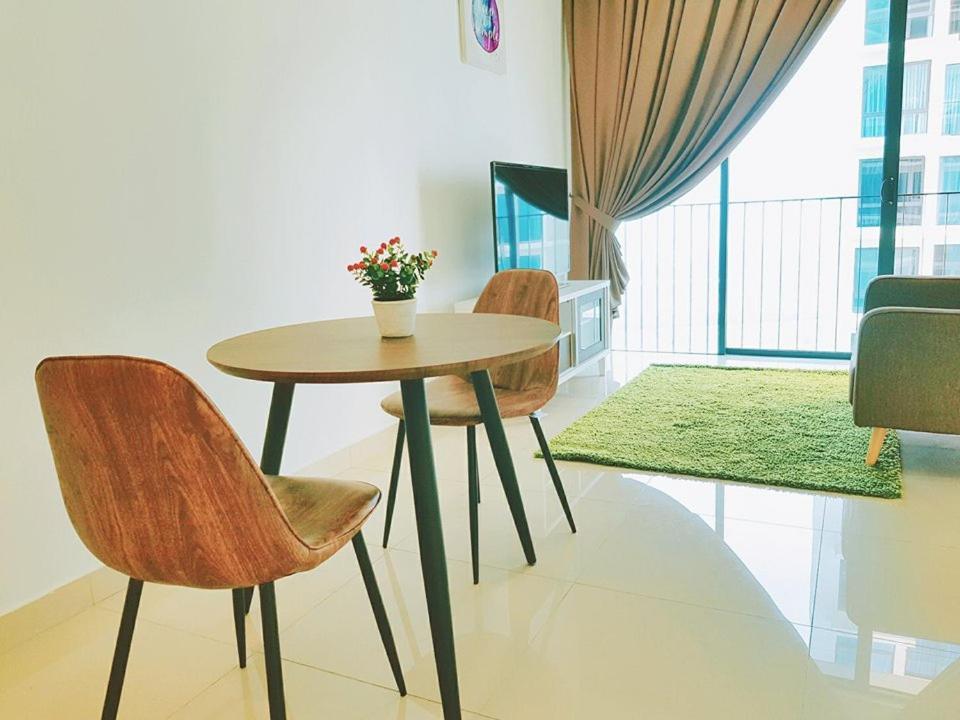 Simplicity Cozy For 2 -trefoil Setia Alam- Near Setia Mall-setia Convention Centre Apartment *