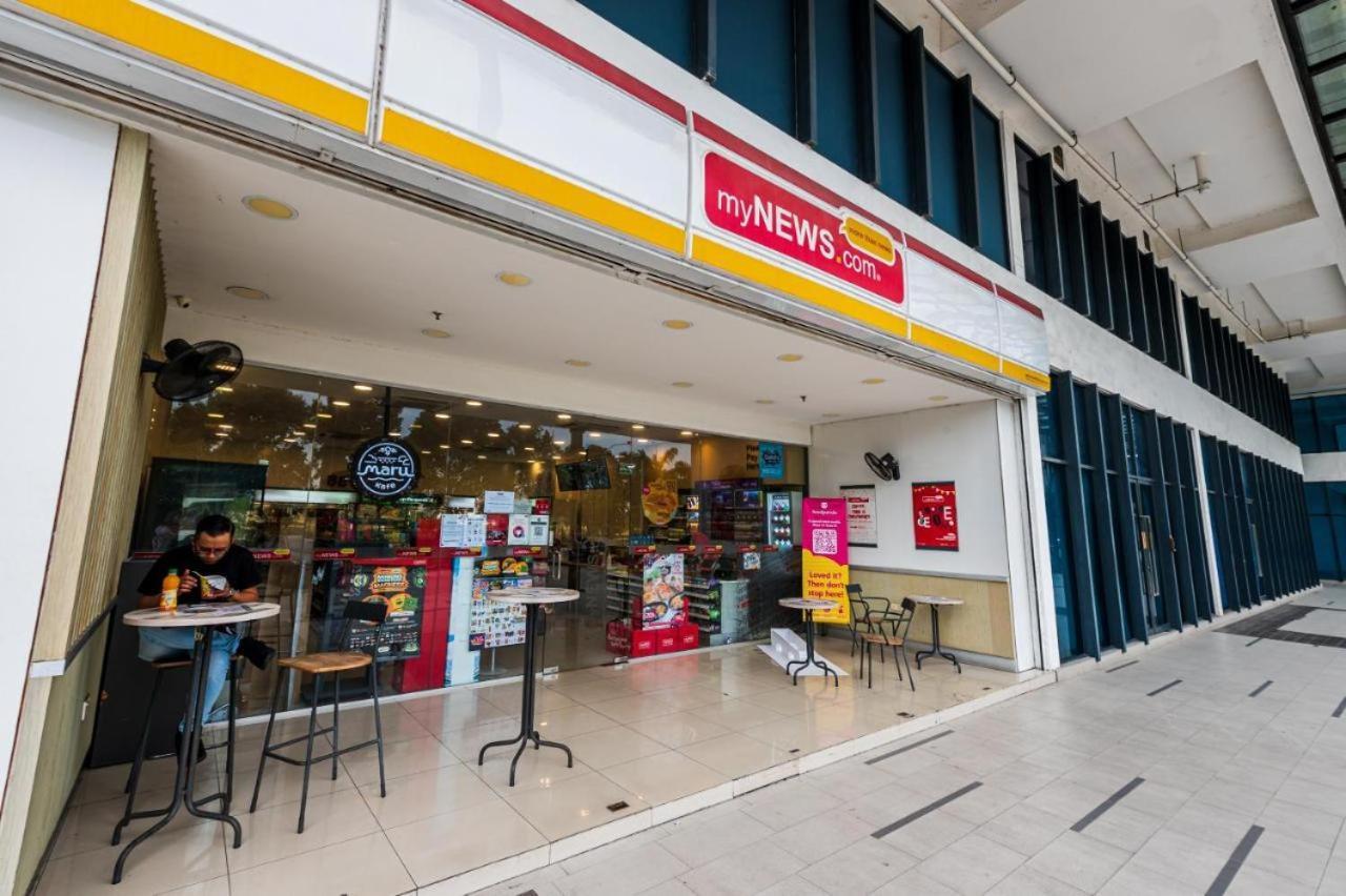 Simplicity Cozy For 2 -trefoil Setia Alam- Near Setia Mall-setia Convention Centre